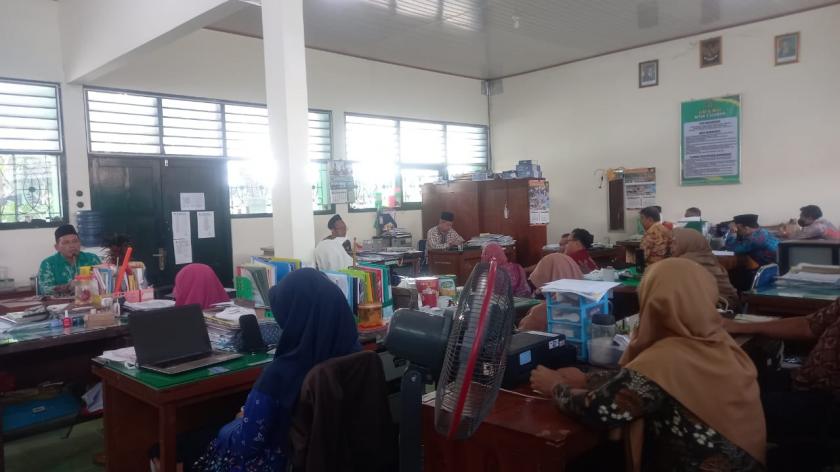 Rapi dalam Rencana, Sigap dalam Pelaksanaan: Briefing Guru Pegawai MTs Negeri 3 Sleman Kupas Agenda Terdekat