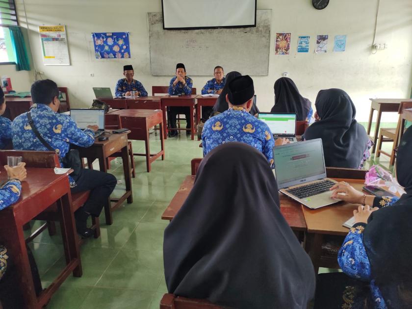 Samakan Persepsi Tegak Disiplin, Wali Kelas dan Kesiswaan MTs Negeri 3 Gelar Koordinasi