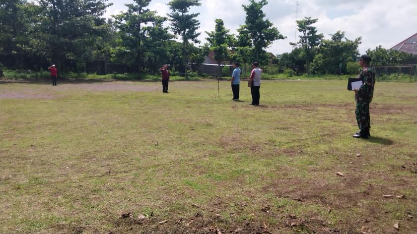 Langkah Tegap, Suara Menjulang, Perwakilan Guru MTs Negeri 3 Sleman Panaskan Latihan Upacara Hari Guru Nasional 2025