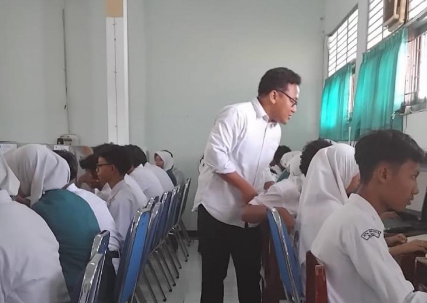 Sukseskan TKA/D II 2026, Tiga Proktor MTs Negeri 3 Sleman Persiapkan Lab Komputer