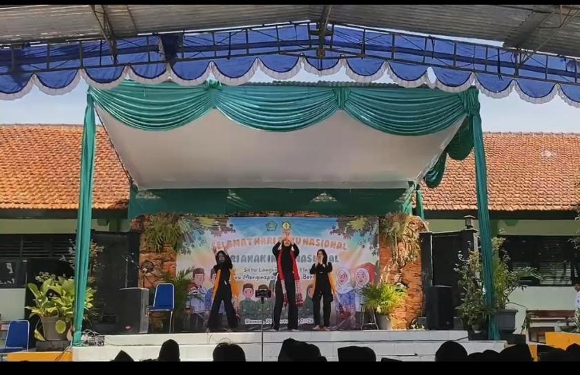 Tari Perahu Layar Meriahkan Acara Hari Anak Nasional MTsN 3 Sleman