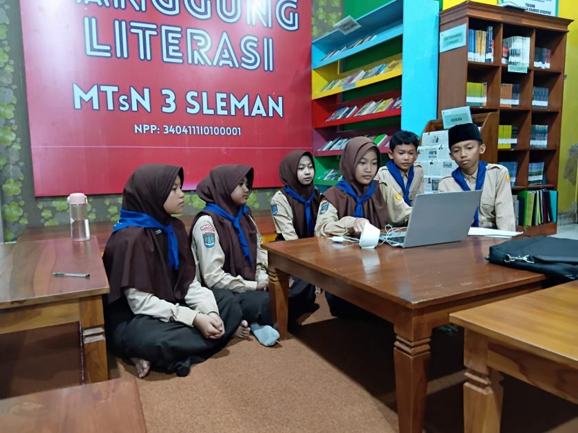 Pembina PMR dan Calon Anggota PMR MTsN 3 Sleman Ikuti Orientasi Kepalangmerahan dari PMR Sleman