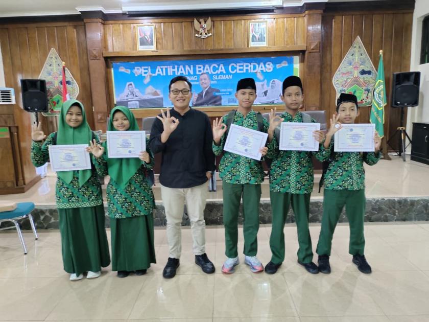 Hari Kedua Pelatihan Smart Reading: 5 Siswa MTs Negeri 3 Sleman Antusias Ikuti Praktik Membaca Cepat