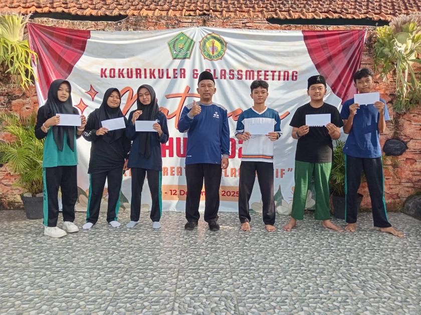 Smash Prestasi di Lapangan! Classmeeting Bulu Tangkis MTs Negeri 3 Sleman Umumkan Para Juara