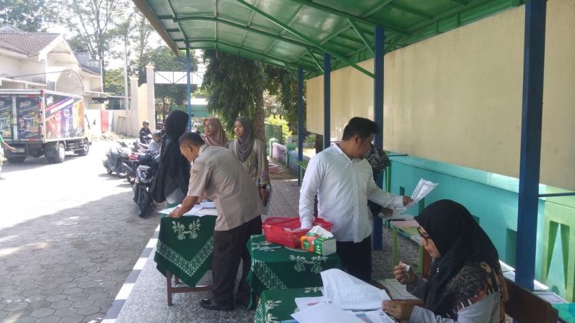 Bagikan Sertifikat ASPD, MTs Negeri 3 Sleman Hadirkan Alumni