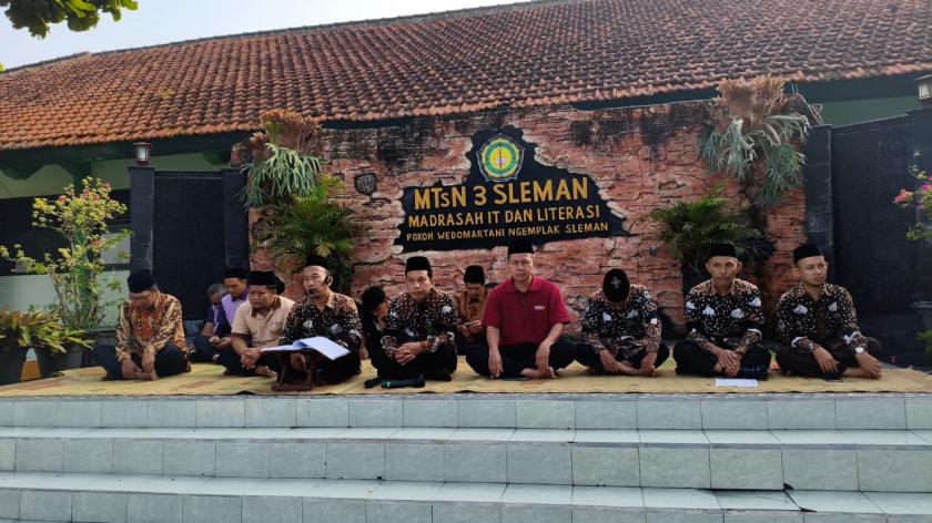 Sambut Tahun Baru Islam 1 Muharram 1448 H, MTsN 3 Sleman Gelar Mujahadah dan Doa Bersama dengan Khidmat