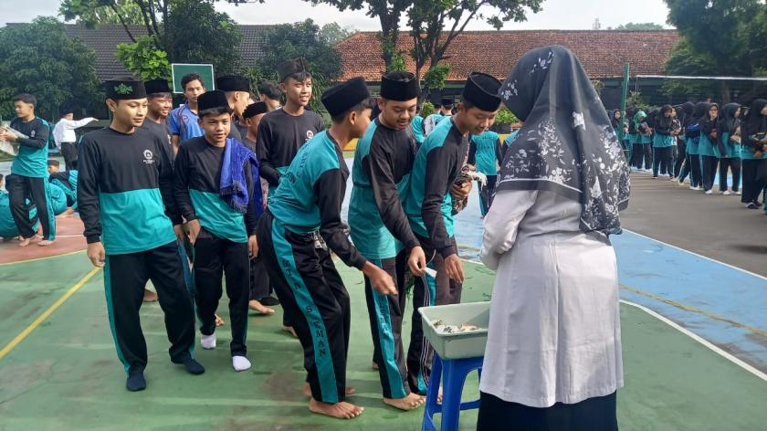 Donasi Hari Ke-2 Warga Madrasah untuk Sumatera Terus Mengalir