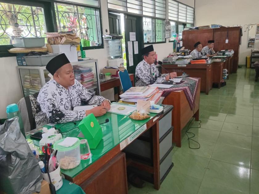 Guru dan Pegawai MTsN 3 Sleman Gelar Briefing untuk Matangkan PMPZI dan Persiapan ASAS