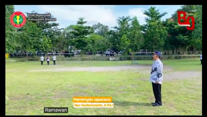 Lantang Pemimpin Upacara HGN dan PGRI, Nur Hudariyanto, S.Pd.I. Guru MTs N 3 Sleman