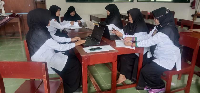 Bedah Materi, MGMP Internal MIPA MTsN 3 Sleman Samakan Persepsi