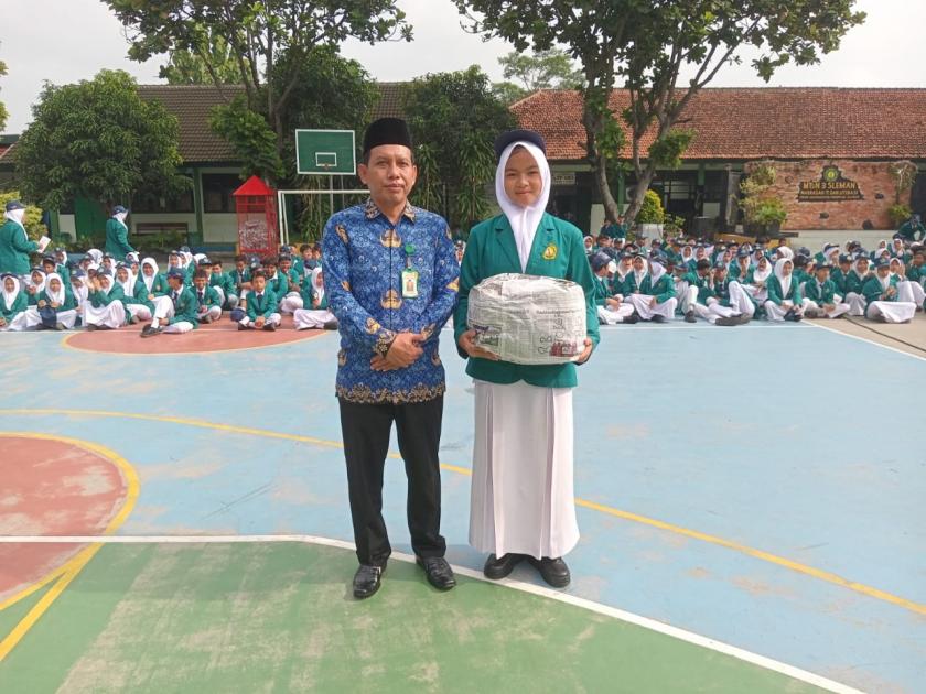 Kelas 8B Juarai Lomba Mading Matsanega Periode Oktober 2025