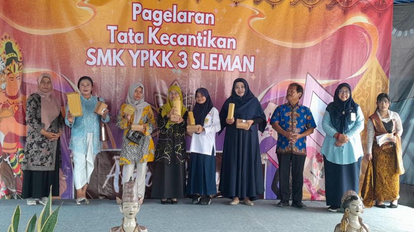 MTsN 3 Sleman Turut Sukseskan Pagelaran Karya Tata Kecantikan dan Akuntansi 2025 SMK YPKK 3 Sleman