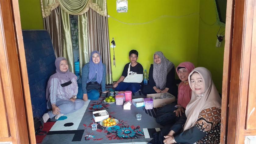 Wujud Empati, MTs N 3 Sleman Lakukan Kunjungan Rumah Siswa yang Sedang Sakit