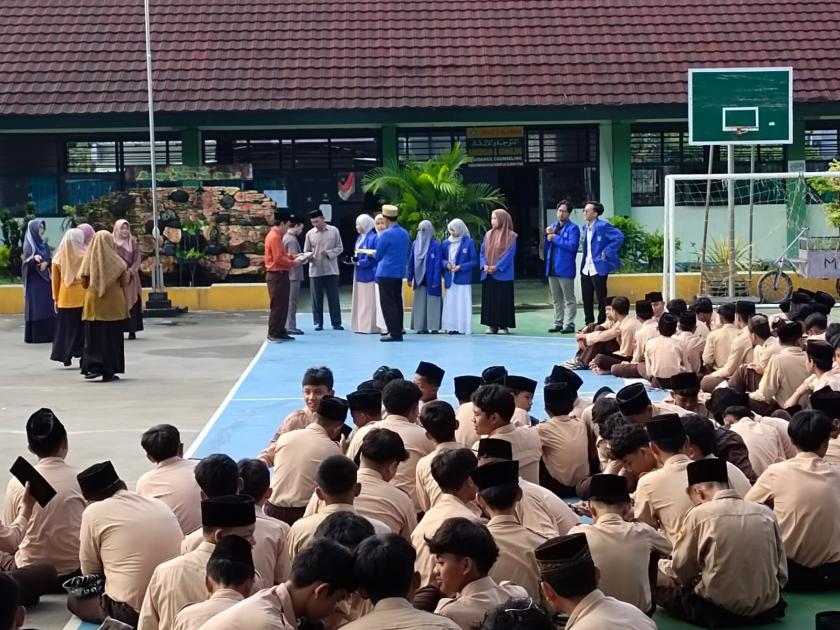 Saling Memaafkan, Pamit dan Perpisahan PPL UII Yogyakarta Digelar di Lapangan MTsN 3 Sleman