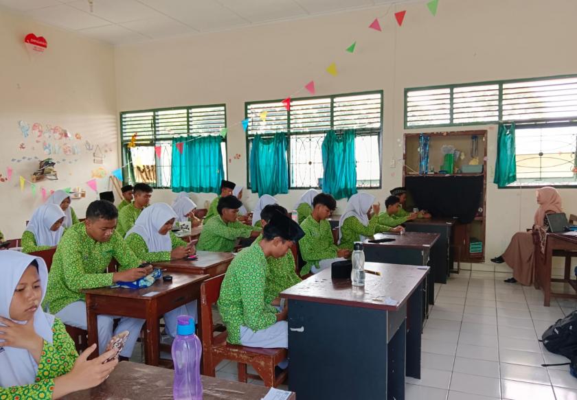Hari Ketiga ALN MTsN 3 Sleman Tertib Kerjakan Asesmen Sosial dan Bahasa Inggris