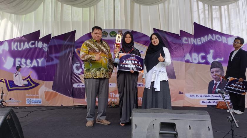 Siswi MTsN 3 Sleman Raih Juara 3 Alnesa Story Telling Competition