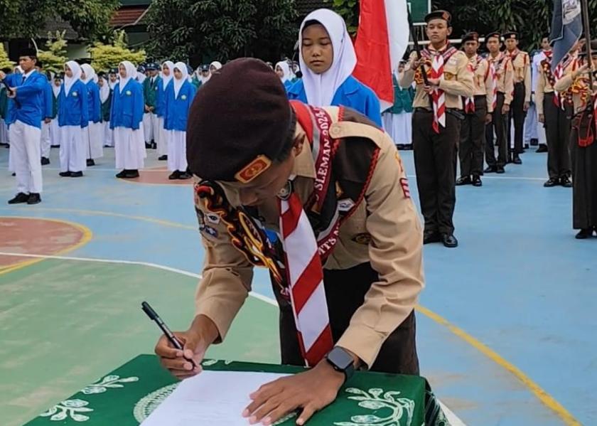 Estafet Kepemimpinan MP Resmi Berganti, 20 Pengurus Dilantik di MTsN 3 Sleman