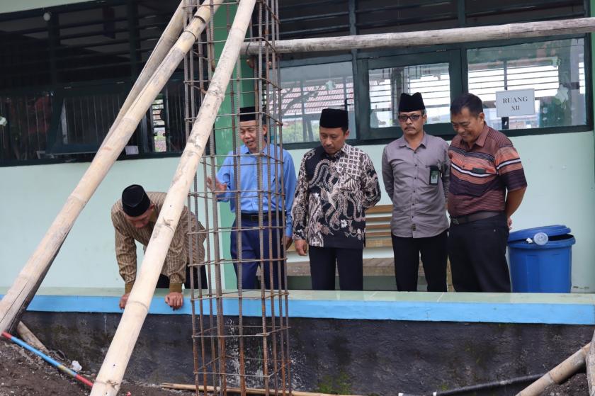 Dari Rancangan ke Lapangan: Kakan Kemenag Sleman Cek Progres Pembangunan Masjid Nurul Mujaddid MTs Negeri 3 Sleman 