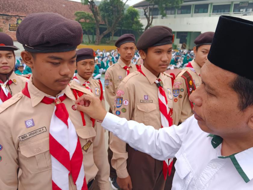 26 Anggota Pramuka MTsN 3 Sleman Terima Pin Bintang Tahunan