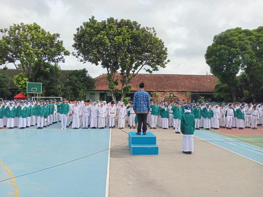 Merawat Bhakti, Meneguhkan Dedikasi: MTs Negeri 3 Sleman Peringati HUT KORPRI Tahun 2025