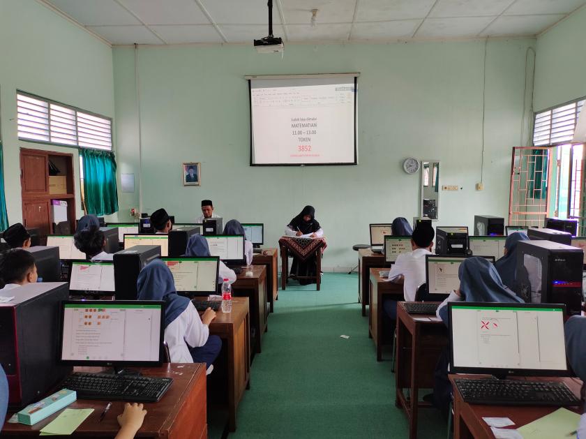 Siswa MTs N 3 Sleman Ikuti Asesmen Madrasah Hari Kedua dengan Semangat dan Disiplin