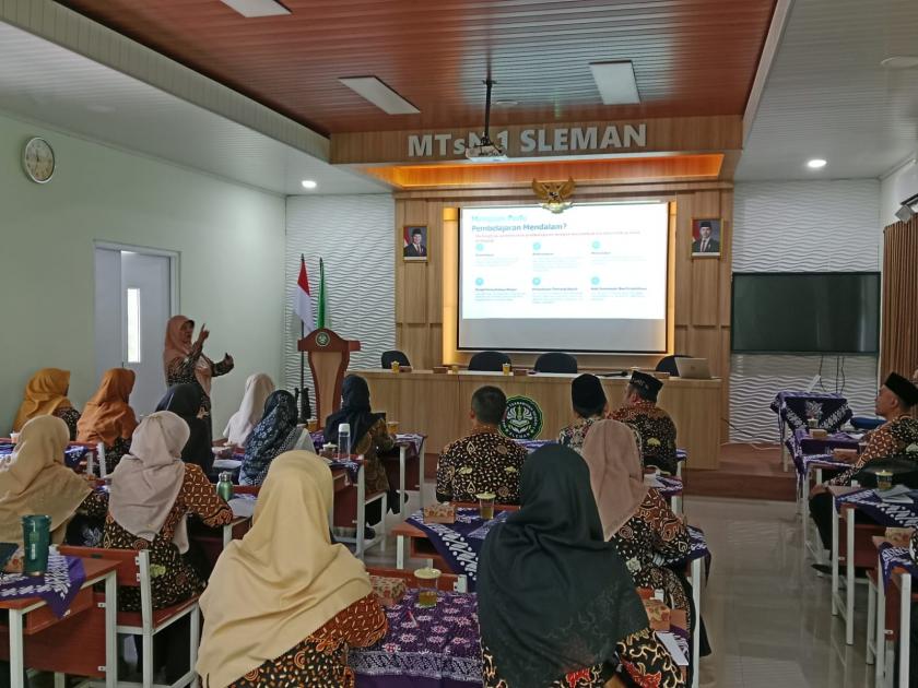 Guru MTs Negeri 3 Sleman Ikuti MGMP Pendidikan Pancasila: Workshop Pembelajaran Mendalam
