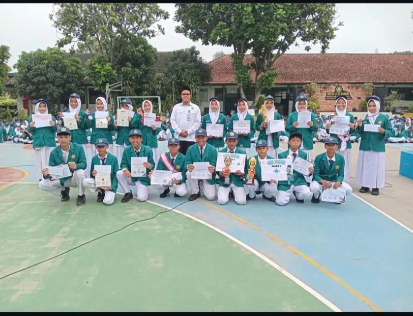 Apresiasi Prestasi, MTsN 3 Sleman Berikan Reward bagi 27 Pemenang Kejuaraan