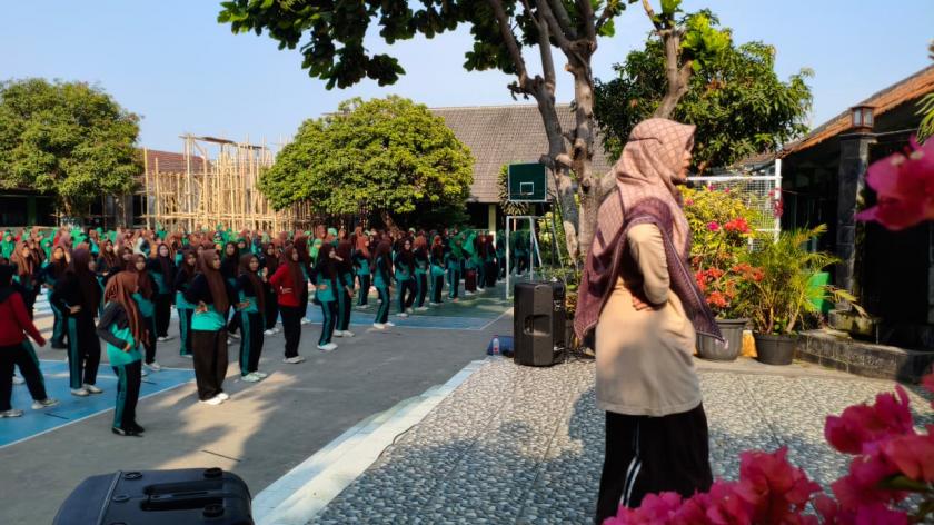 Jumat Sehat, MTsN 3 Sleman Bangun Kebugaran dan Semangat Kebersamaan Warga Madrasah