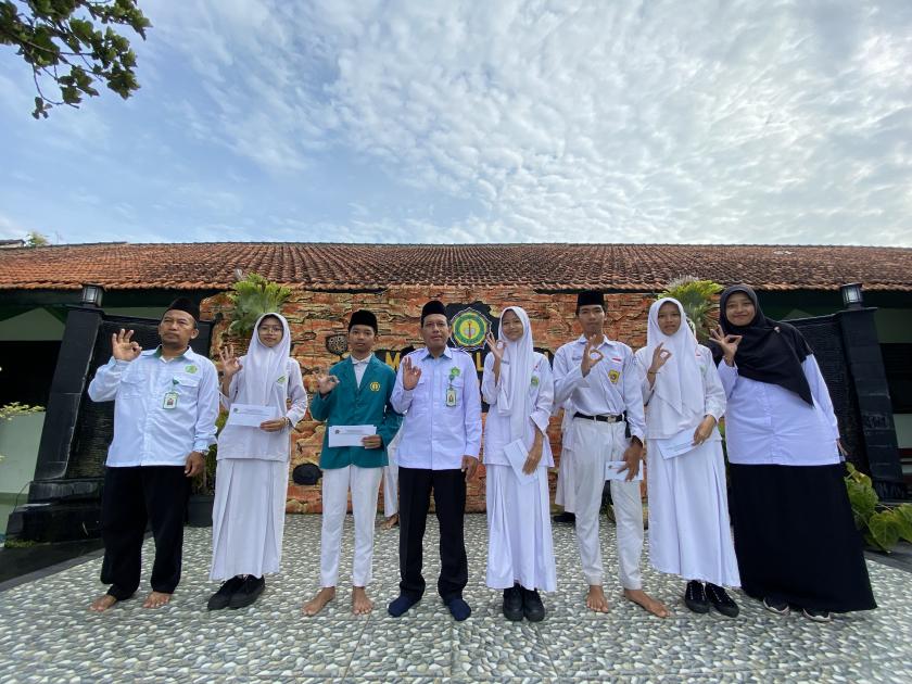 Kepala MTs N 3 Sleman Berikan Reward Lima Besar PPAD II