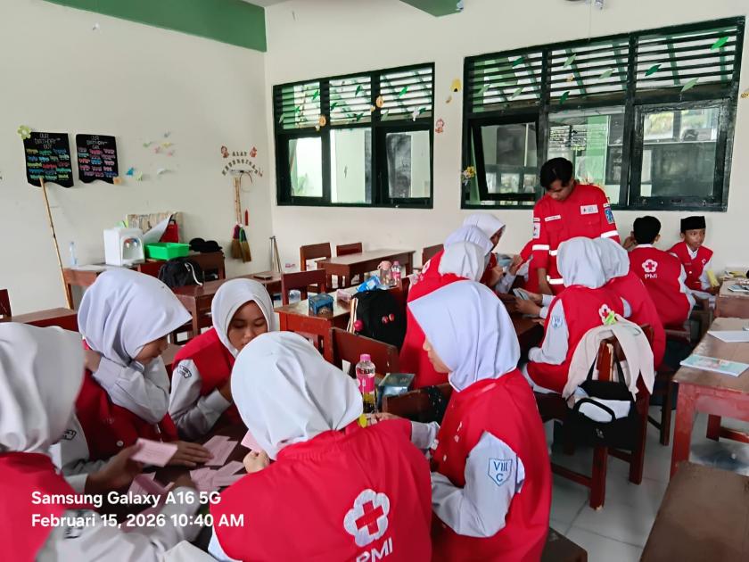 Fokus Penguatan Kepalangmerahan, PMR MTs Negeri 3 Sleman Ikuti Latihan Dasar Kepemimpinan dengan Antusias