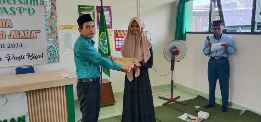 Lagi, MTsN 3 Sleman Bagikan Reward Peraih 5 Besar PP-ASPD