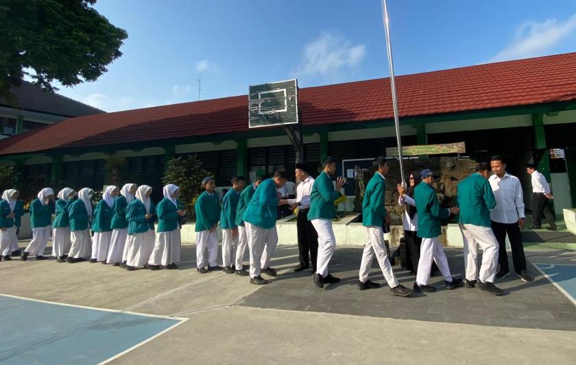 Suasana Haru Warnai Pamitan Guru Mutasi MTsN 3 Sleman
