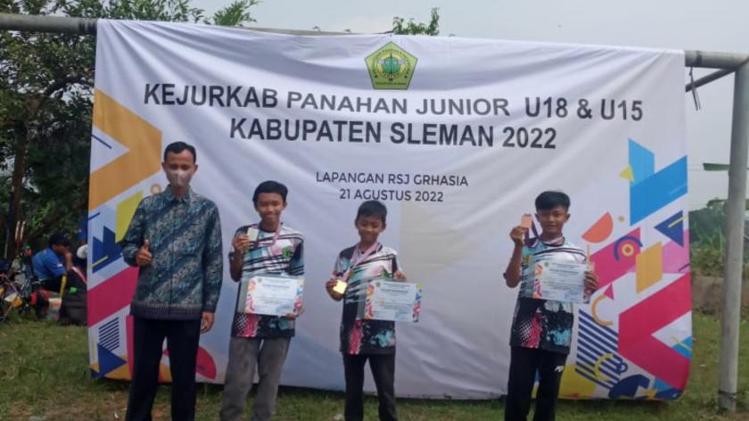 Siswa MTsN 3 Sleman Sabet Emas Kejurkab Panahan U15 2022
