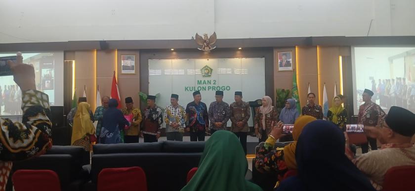Tingkatkan Literasi, Dua Guru MTsN 3 Sleman Hadiri Workshop 