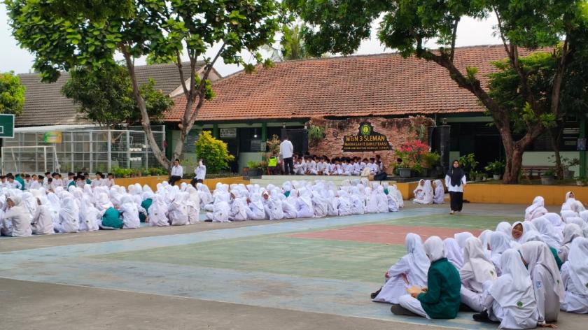Apel Pagi Kedisiplinan Matsanega: Menanamkan Kesadaran Menjaga Kerapian, Kebersihan dan Tata Tertib Siswa
