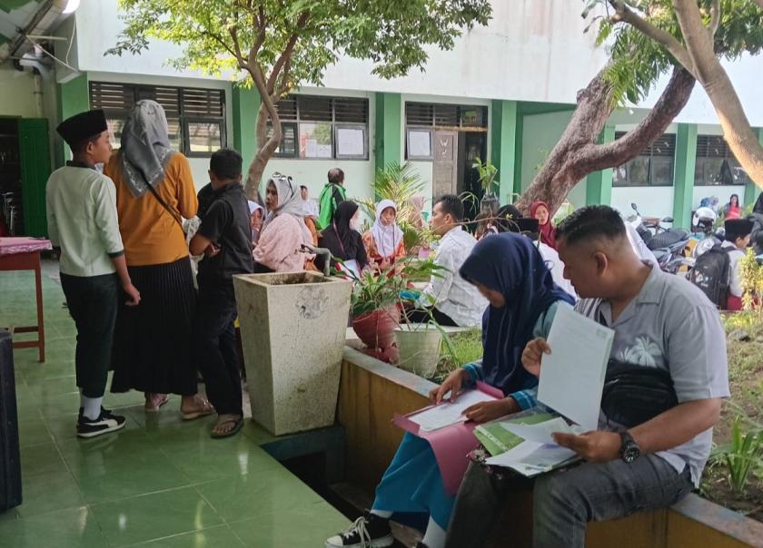 Berjubel, Verifikasi Data Murid Baru Hari Pertama Melebihi Kuota