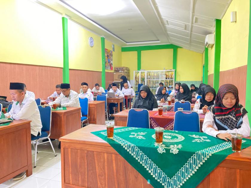 Pleno Kelulusan Kelas IX Digelar, Guru dan Staf Bahas Persiapan Akhir