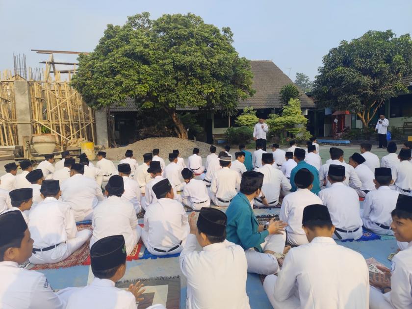Sapa Hangat Kepala Madrasah Baru Ajak Siswa MTsN 3 Sleman Terus Berprestasi