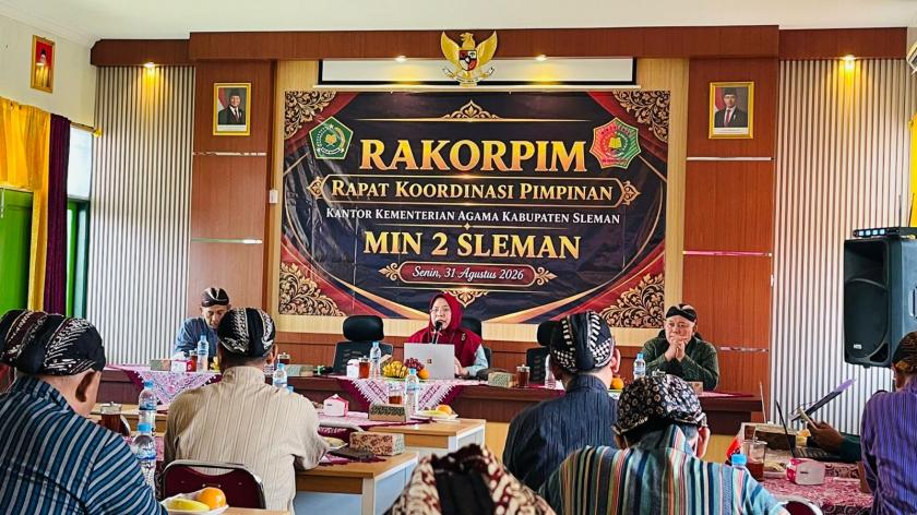 Perkuat Koordinasi dan Sinergi, Kepala Madrasah dan KTU MTs Negeri 3 Sleman Ikuti Rakorpim Kemenag Sleman