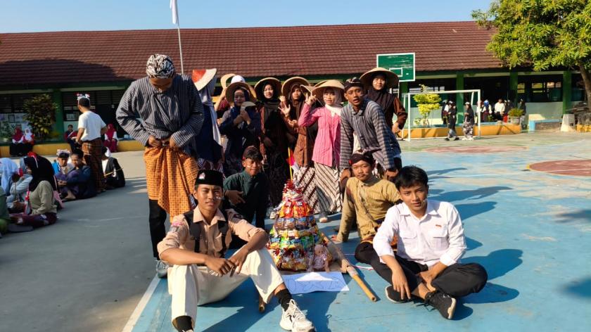 Sambut Kemeriahan HUT ke-81 RI, Kelas 9A Tampil Memukau Mengusung Tema Petani