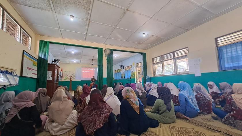 Tanamkan Rasa Percaya Diri, Motivator MTs N 3 Sleman Adakan Pembinaan Karakter Wali