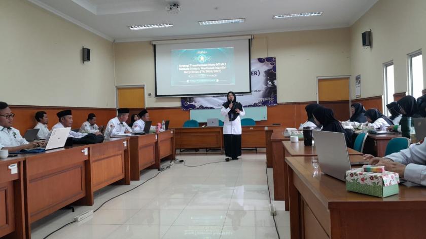 Sinergi Pasca-Raker: MTsN 3 Sleman Gelar Rapat Persiapan PMBM Jalur Reguler di Aula Phytagoras BBGTK DIY