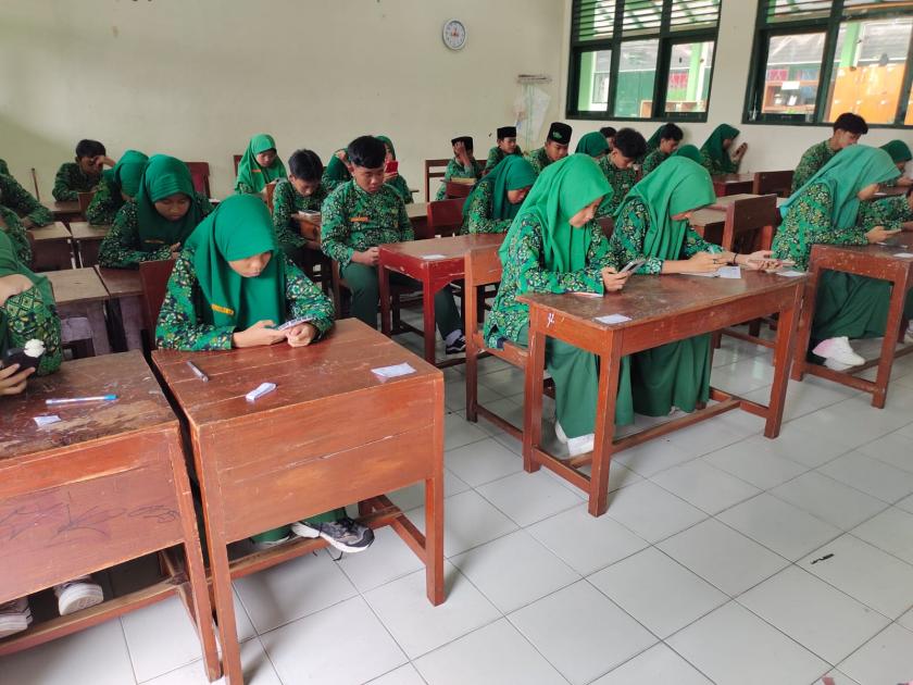 ASTS MTs Negeri 3 Sleman Hari Pertama Berjalan Lancar