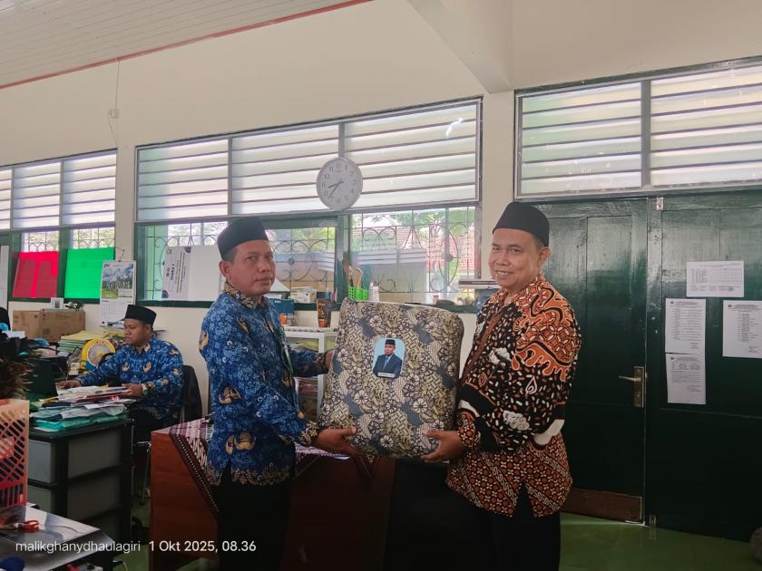 Tanda Cinta Matsanega Untuk Purna Tugas Pak Larno