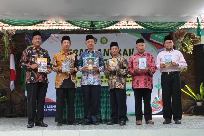 Terus Berinovasi, MTsN 3 Sleman Luncurkan SIPENAMAS dan Karya Literasi