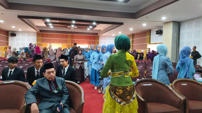 Momen Sakral Akhirussanah: Kamad MTsN 3 Sleman Resmi Serahkan Kembali Murid Kelas IX kepada Orang Tua