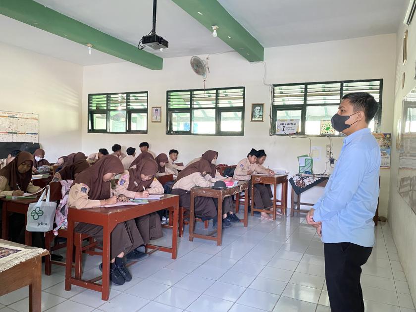 Kegiatan Literasi MTs N 3 Sleman Menyenangkan dengan Writing Therapy