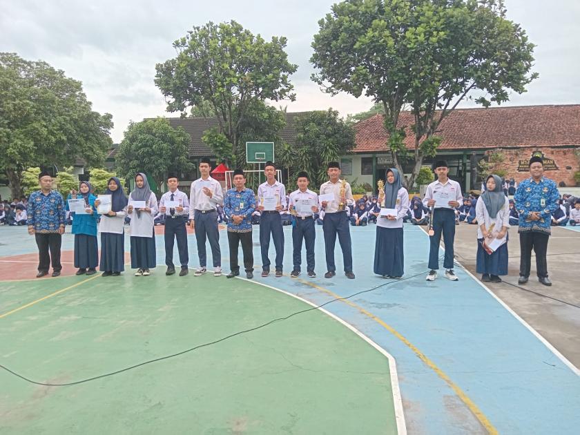 Apresiasi Siswa Berprestasi, MTsN 3 Sleman Beri Reward Prestasi Bulan Oktober 2025