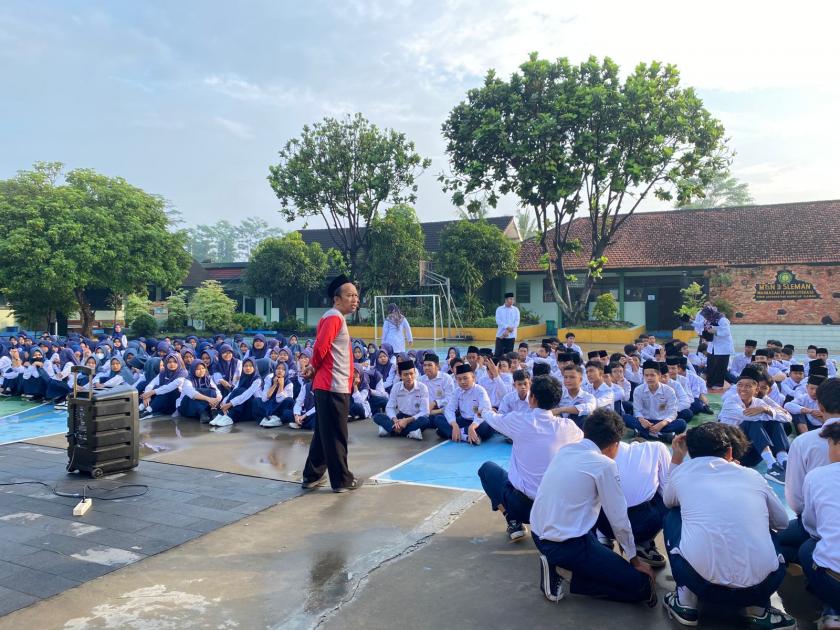 Perkuat Kedisiplinan dan Kerapian Penampilan, MTs Negeri 3 Sleman Gelar Screening Rambut Siswa