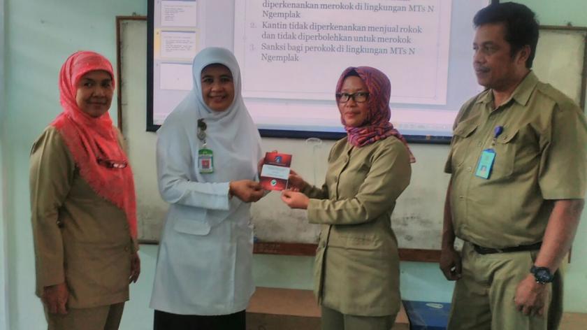 Pembentukan Komitmen Kawasan Tanpa Asap Rokok  di MTsN Ngemplak